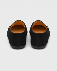 Black bit heel view