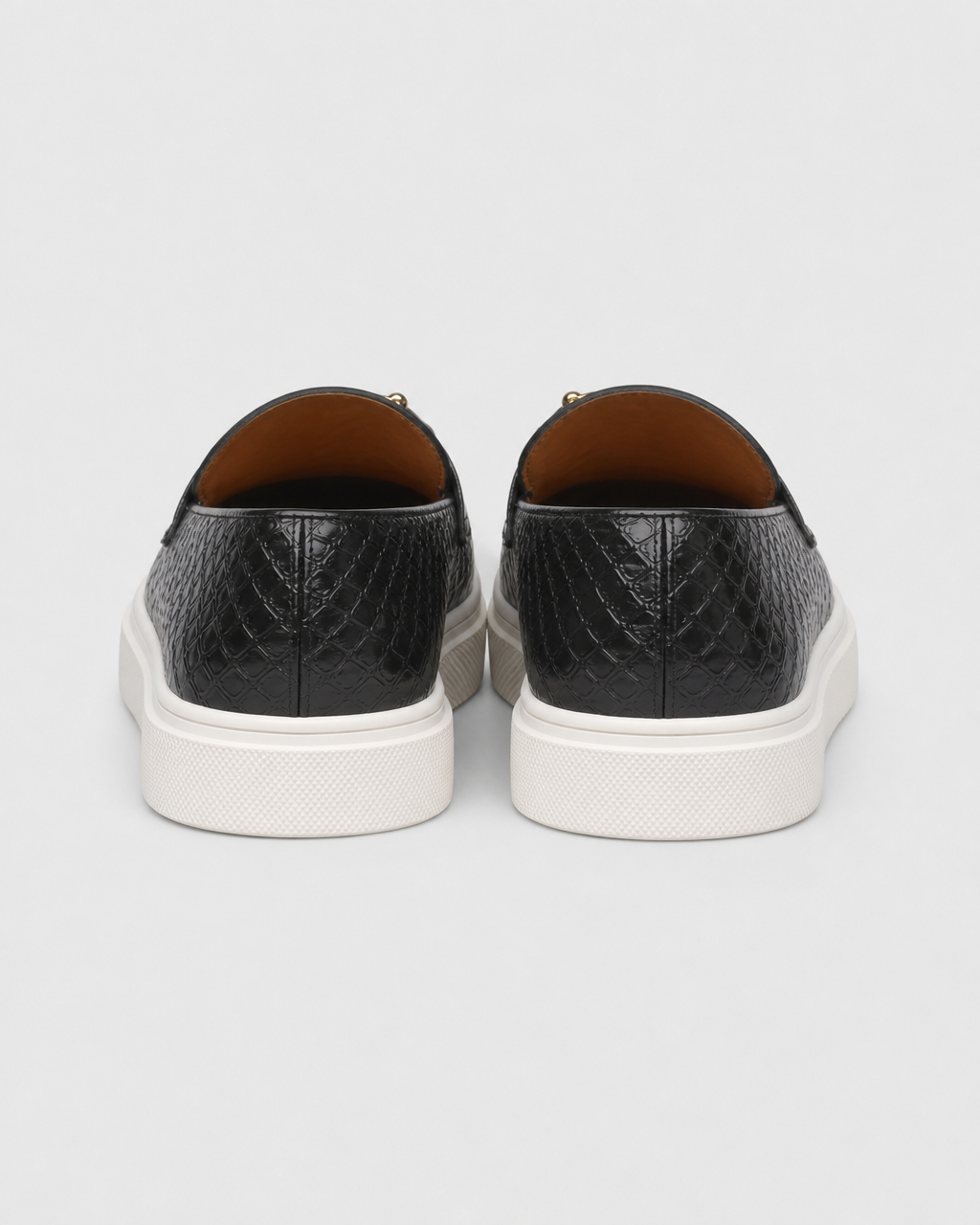Black bit heel view