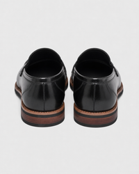 Black bit heel view