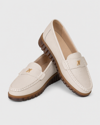 Pair of cream flat