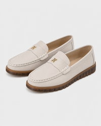 Cream flat