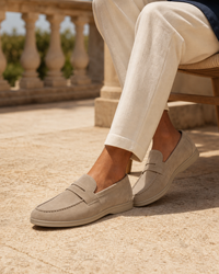 Man wearing sand penny with linen trousers